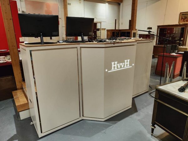 banque-accueil-bureau-agencement-metal-dijon-bourgogne-design-blanc-tolerie-2